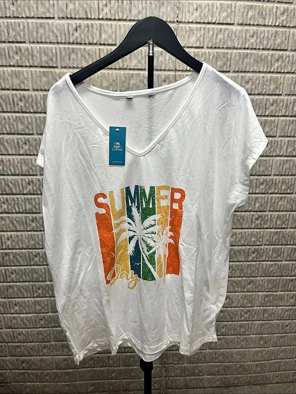 CUPSHE Summer Day Graphic Tee Summer Graphic Tee in White Size Small NWT